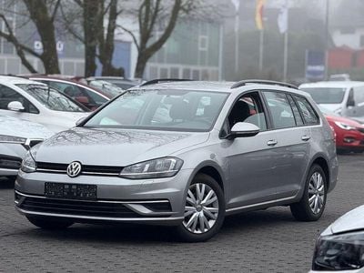 Gebraucht VW Golf VII Comfortline 116 PS (85 kW) 2019 Tungsten silver metallic Kombi