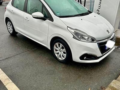 Gebraucht Peugeot 208 Active 82 PS (60 kW) 2016 Weiß Kleinwagen