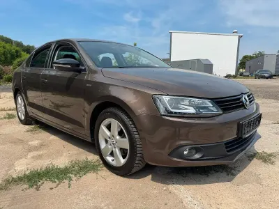 Gebraucht VW Jetta 122 PS (89 kW) 2013 Braun Limousine