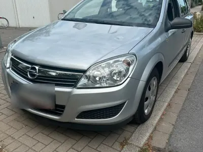 Gebraucht Opel Astra 90 PS (66 kW) 2009 Silber Limousine