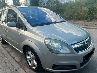 Usata Opel Zafira 120 CV (88 kW) 2006 Oro Monovolume