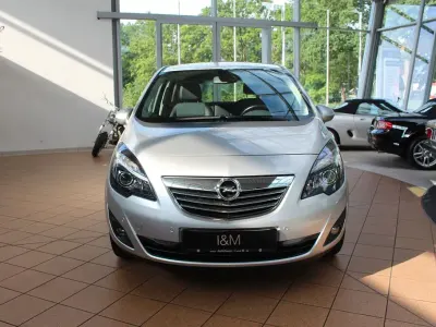 Gebraucht Opel Meriva Innovation 140 PS (102 kW) 2011 Silber Van / Kleinbus