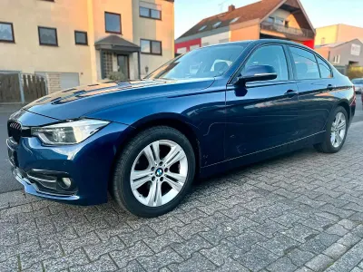 Gebraucht BMW 318 Sport Line 150 PS (110 kW) 2015 Blau Limousine