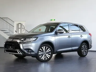 Gebraucht Mitsubishi Outlander Diamant Edition 150 PS (110 kW) 2019 Platinumgrau (m) SUV