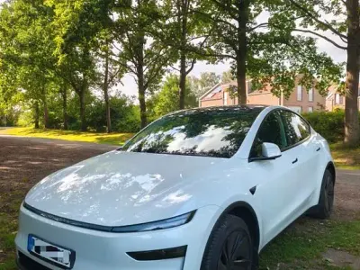 Gebraucht Tesla Model Y Long Range RWD 219 kW (299 PS) 2025 Weiß SUV