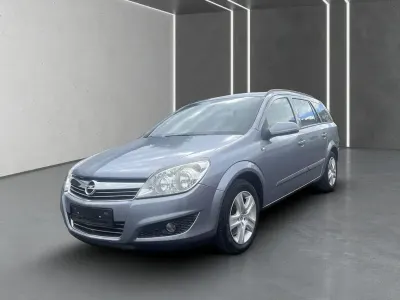 Używany Opel Astra Edition 125 KM (91 kW) 2009 Srebrny Sedan/Limuzyna