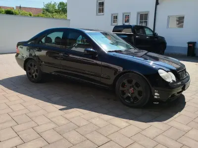 Second-hand Mercedes C200 163 CP (119 kW) 2002 Negru Berlinǎ