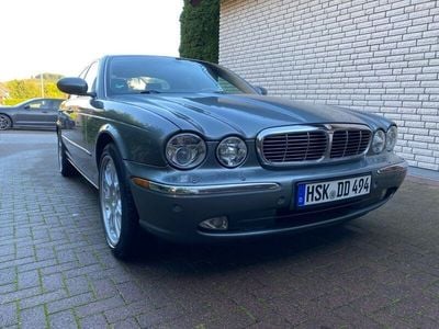 Jaguar XJ8