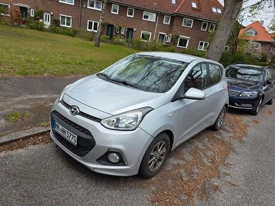 Second-hand Hyundai i10 Edition 67 CP (49 kW) 2014 Argintiu Hatchback