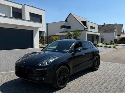 Schwarz Gebraucht 2014 Porsche Macan Turbo SUV | 24.500 €