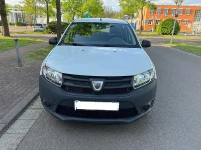 Używany Dacia Sandero 73 KM (53 kW) 2016 Biały Sedan/Limuzyna