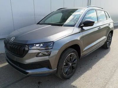 Neu Skoda Karoq SportLine 150 PS (110 kW) 2026 Grau (graphitgrau metallic) SUV