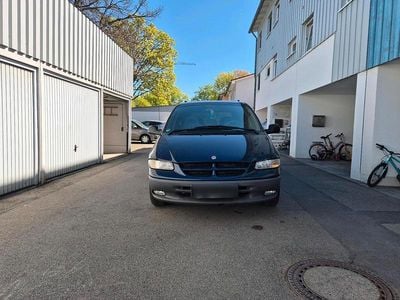 Second-hand Chrysler Voyager 158 CP (116 kW) 2000 Albastru Monovolum