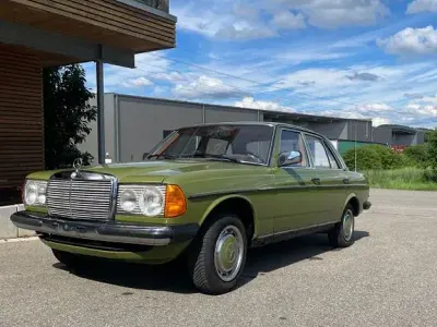 Gebraucht Mercedes E230 136 PS (100 kW) 1981 Grün Limousine