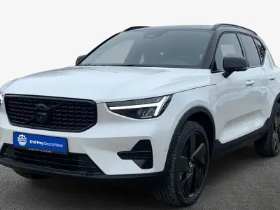 Neu Volvo XC40 Plus 163 PS (119 kW) 2026 Grau SUV
