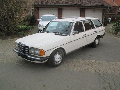 Gebraucht Mercedes E230 136 PS (100 kW) 1985 Weiß Kombi