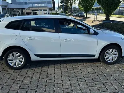 Używany Renault Mégane Authentique 110 KM (80 kW) 2015 Biały Sedan/Limuzyna