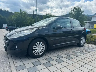 Gebraucht Peugeot 207 73 PS (53 kW) 2010 Schwarz Kleinwagen