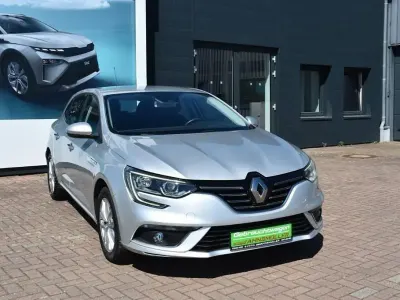 Gebraucht Renault Mégane 132 PS (97 kW) 2016 Platingrau Limousine