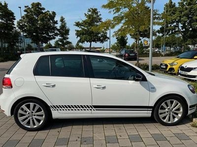 Gebraucht VW Golf VII Match 105 PS (77 kW) 2012 Weiß Kleinwagen