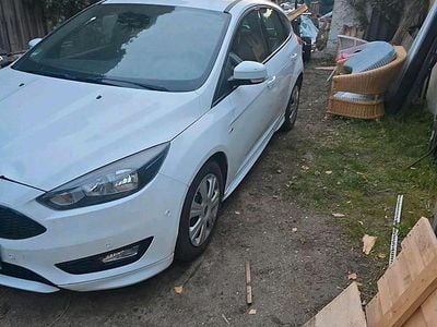 Second-hand Ford Focus ST-Line 150 CP (110 kW) 2016 Alb Berlinǎ