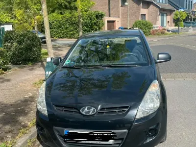 Gebraucht Hyundai i20 78 PS (57 kW) 2010 Schwarz Kleinwagen