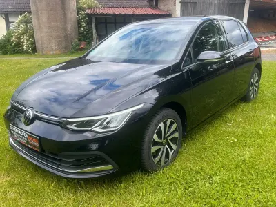Gebraucht VW Golf VIII Active 110 PS (80 kW) 2022 Schwarz Limousine