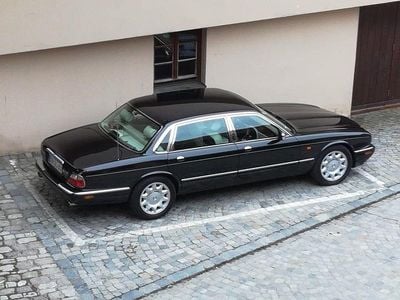 Usata Jaguar XJ8 363 CV (266 kW) 1998 Nero Berlina