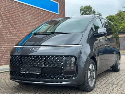 Gebraucht Hyundai Staria Signature 177 PS (130 kW) 2022 Grau Van / Kleinbus
