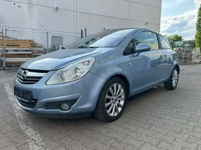 Używany Opel Corsa Cosmo 90 KM (66 kW) 2007 Niebieski Hatchback