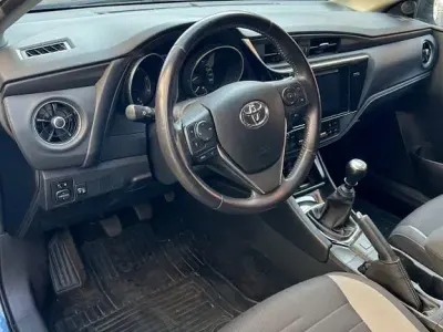 Gebraucht Toyota Auris Design 111 PS (81 kW) 2015 Blau Limousine