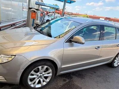 Gebraucht Skoda Superb Ambition 125 PS (91 kW) 2010 Grau Kombi