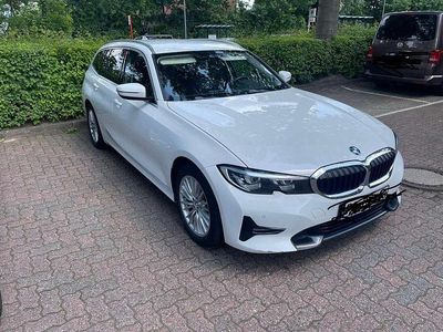 Gebraucht BMW 330e Sport Line 184 PS (135 kW) 2021 Weiß Kombi