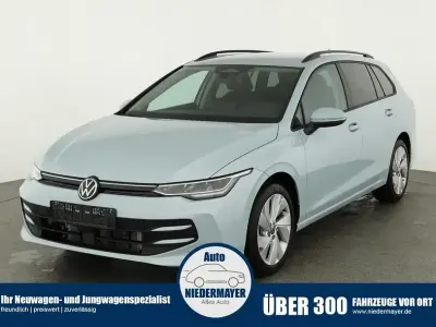 Neu VW Golf VIII Life 150 PS (110 kW) 2026 Crystal ice blue metallic Kombi