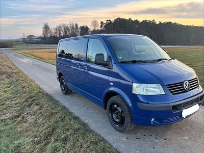 Blau Gebraucht 2009 VW Caravelle Van / Kleinbus | 8.950 € (Etwas zu teuer)
