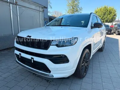 Gebraucht Jeep Compass Altitude 131 PS (96 kW) 2024 Weiß SUV