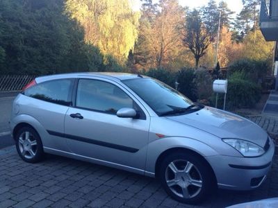Gebraucht Ford Focus Trend 101 PS (74 kW) 2003 Grau metallic Limousine