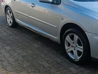 Grau Gebraucht 2003 Peugeot 307 Kombi | 1.500 €