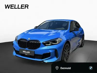 Gebraucht BMW M135 Comfort Edition 306 PS (225 kW) 2023 M misano blau (blau) Kleinwagen