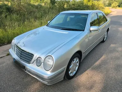 Gebraucht Mercedes E240 170 PS (125 kW) 2001 Silber Limousine