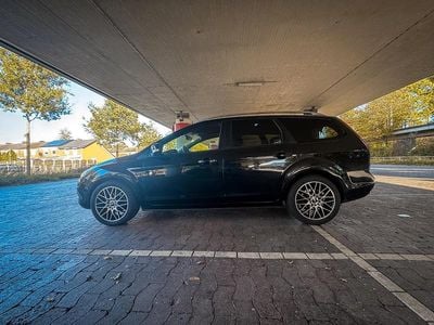 Gebraucht Ford Focus 100 PS (73 kW) 2010 Schwarz Kombi
