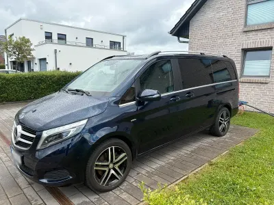 Gebraucht Mercedes V250 Avantgarde 190 PS (139 kW) 2017 Blau Van / Kleinbus