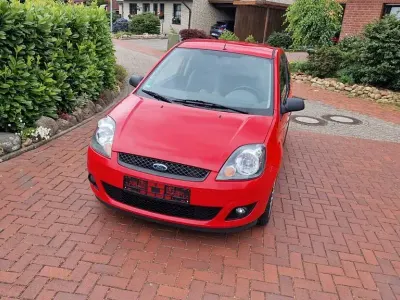 Gebraucht Ford Fiesta Style 80 PS (58 kW) 2007 Rot Kleinwagen
