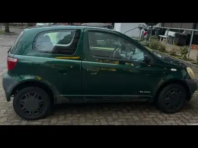 Second-hand Toyota Yaris 68 CP (50 kW) 2000 Verde Hatchback