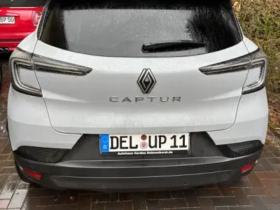 Neu Renault Captur Techno 158 PS (116 kW) 2025 Grau SUV