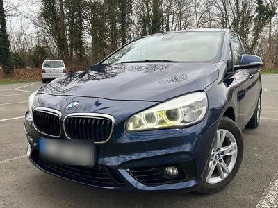 Blau Gebraucht 2016 BMW 218 Comfort Edition Kombi | 9.990 € (Fairer Preis)