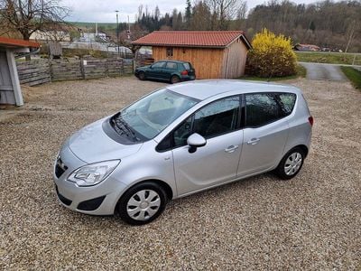 Gebraucht Opel Meriva 101 PS (74 kW) 2011 Silber Van / Kleinbus