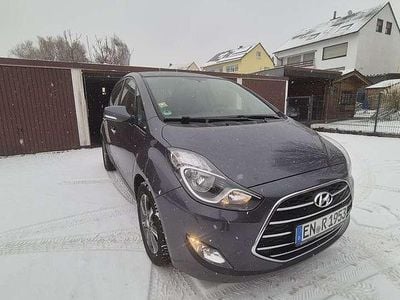 Gebraucht Hyundai ix20 Passion 90 PS (66 kW) 2016 Grau Kleinwagen