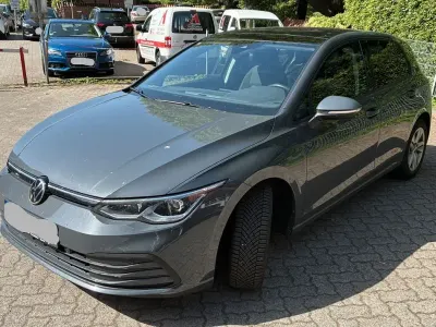 Gebraucht VW Golf VIII Life 131 PS (96 kW) 2020 Grau Limousine