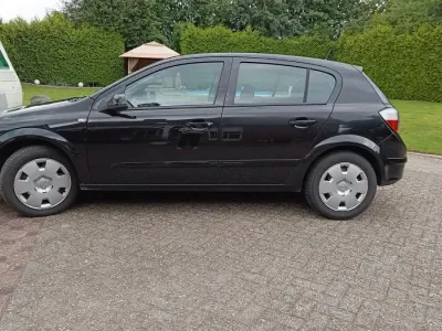 Gebraucht Opel Astra 105 PS (77 kW) 2005 Schwarz Limousine